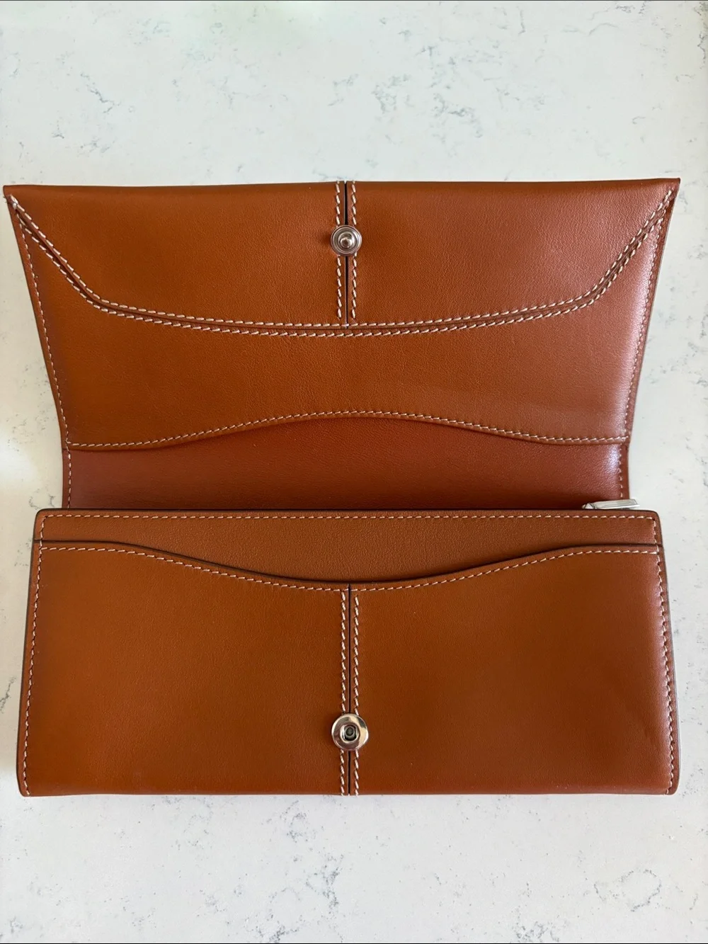 TOD'S Tan Leather Wallet with Contrast Stitching